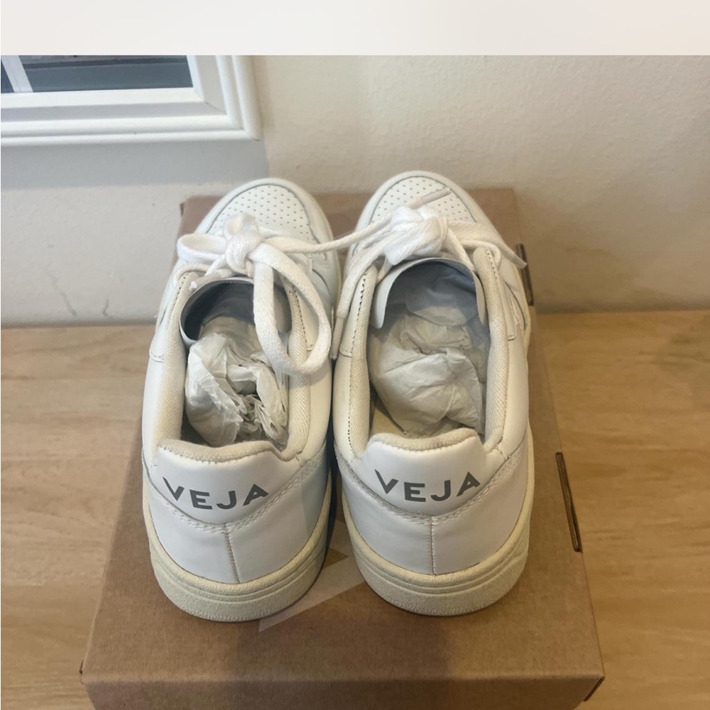 Veja White Leather Low-Top Sneakers - Picture 4 of 6